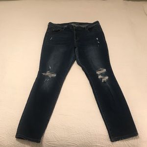 Darks wash ripped jeans